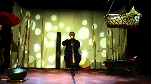 Entrez donc ! - Spectacle jeune publique - Par François Boros ©Cie Murmure du son / Avec le soutien de la mairie de CAEN, de l’ODAC, du théâtre de la communauté de commune d’AVRANCHES, du théâtre « La Marmaille » Limoges, de la Fabrique APEFIM et de la Centrifugeuz Caen