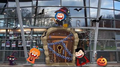 Montage de petits personnages d'Halloween dessinés sur une photo de La Forge