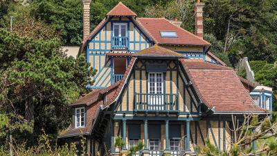 Exposition : Les villas balnéaires du Havre à Étretat au musée du Prieuré