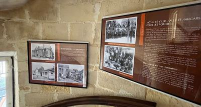 L'exposition dans l'escalier de la tour