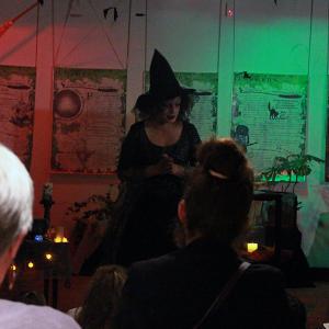 Histoire de sorcières avec Touches d'Histoire pour l'ouverture de l'exposition Les sorcières, mythe ou réalité ?