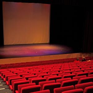 La Forge - Le Creuset la scène face aux gradins