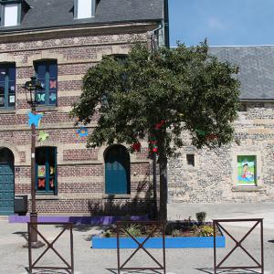 Un été au parc - Décorations ville - Bibliothèque Elsa Triolet