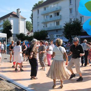 Un été au parc - Festivités du 14 juillet - Bal guinguette avec Sabrina et Freddy Friant - Place Guy de Maupassant