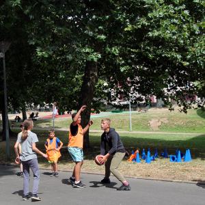 Un été au parc - Initiation basket avec l'ALH