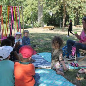 Un été au parc - Le tablier à histoires avec la bibliothèque Elsa Triolet