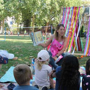 Un été au parc - Le tablier à histoires avec la bibliothèque Elsa Triolet