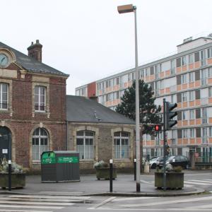 La Résidence Autonomie des 104 vue de la Place d'Armes