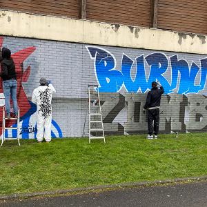 Roller Derby - fresque par les graffeurs de Serial Colorz en hommage à la BD Zombilénium - complexe sportif M. Thorez