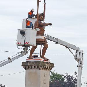 La statue de Jehan de Grouchy a quitté la Brèque
