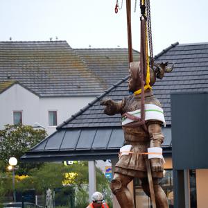 La statue de Jehan de Grouchy a quitté la Brèque