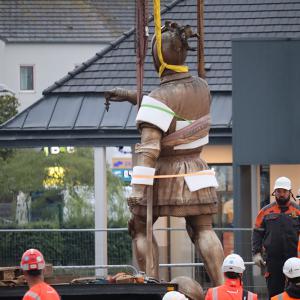 La statue de Jehan de Grouchy a quitté la Brèque